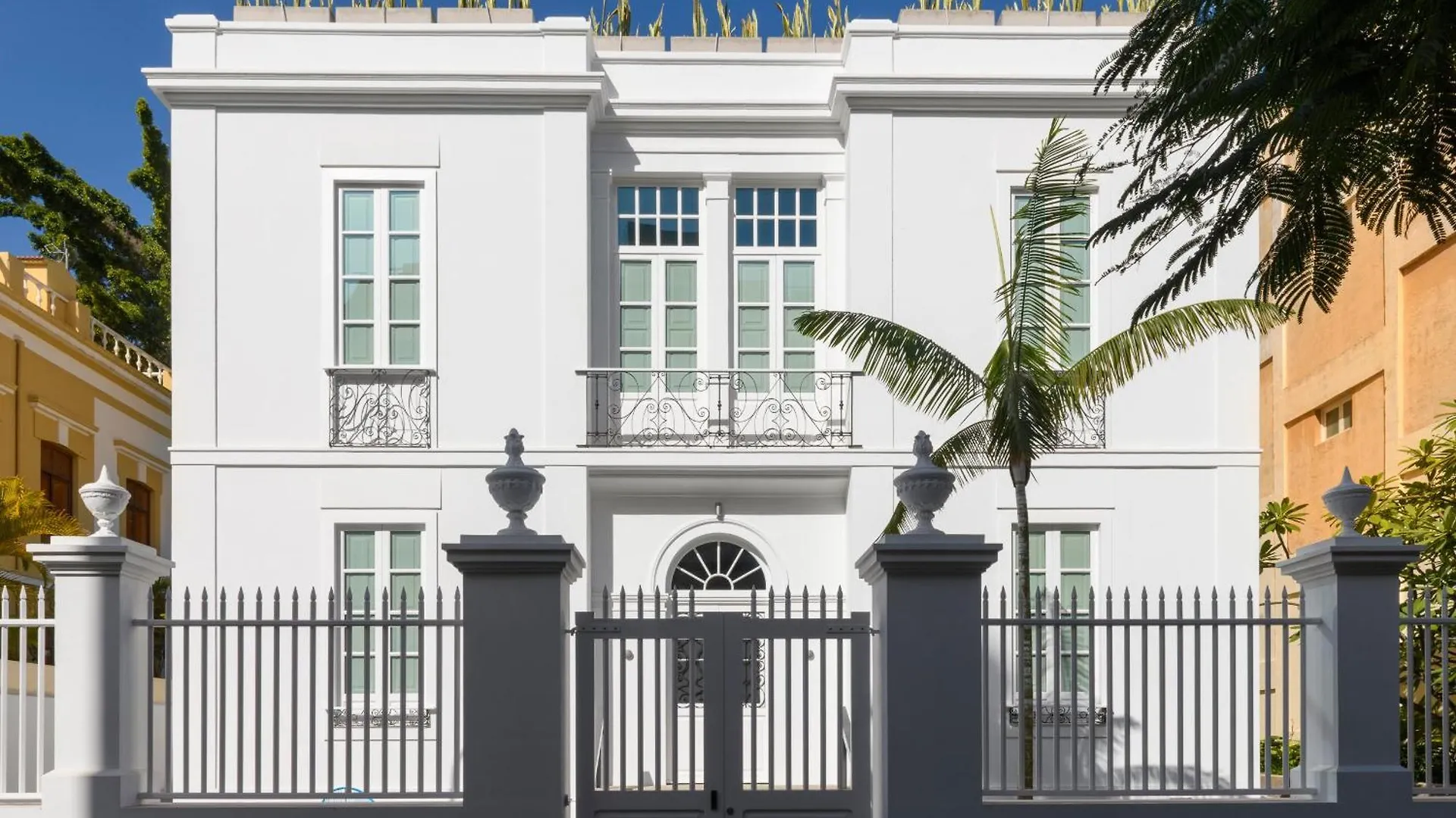 The Park Suites By Ires Lar contacts